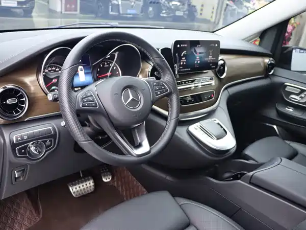 Mercedes-Benz V-Class 2024