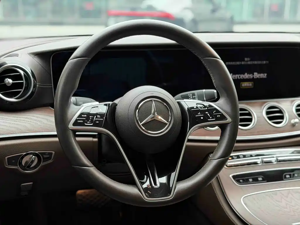 Mercedes-Benz E-Class 2023 — фото 13
