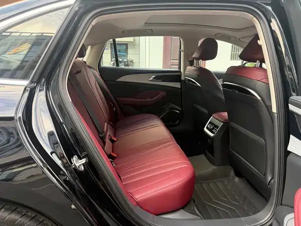 Hongqi H5 2026