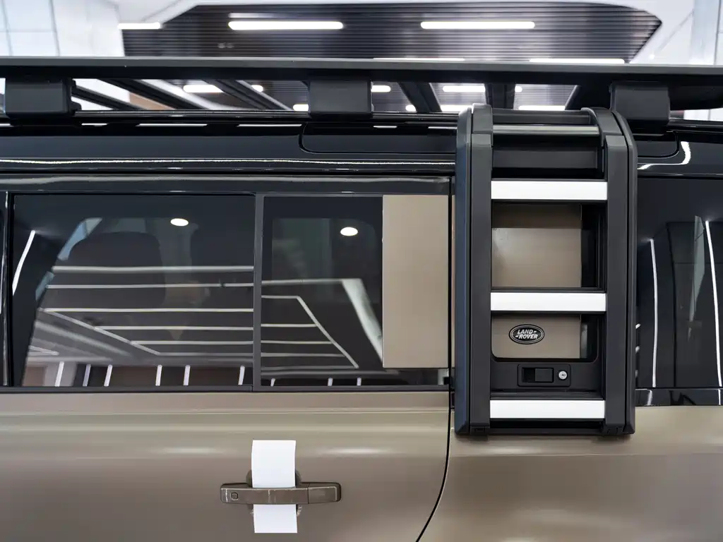 Land Rover Defender 2022 — фото 6