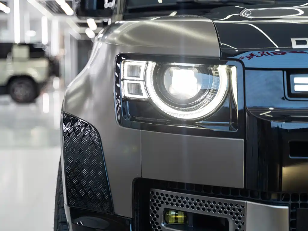 Land Rover Defender 2022 — фото 19