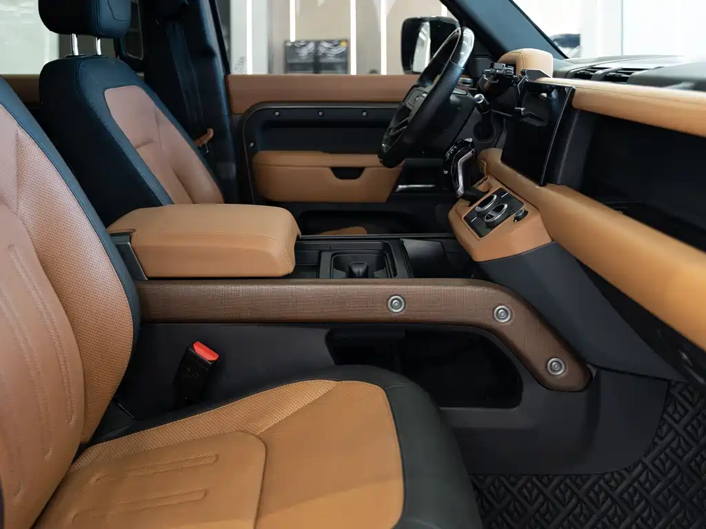 Land Rover Defender 2022 — фото 15