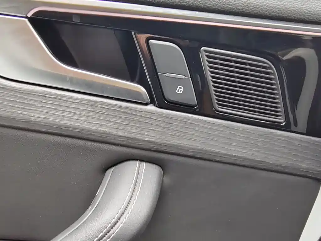 Audi A4L 2023 — фото 22