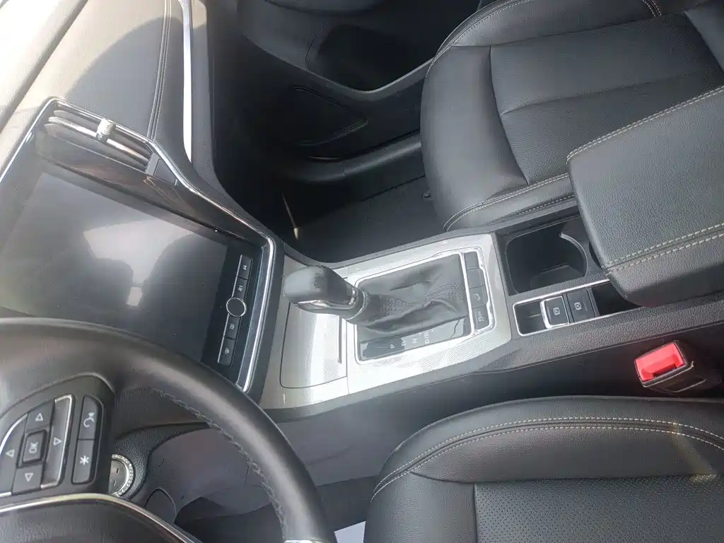 Roewe RX5 2019 — фото 14