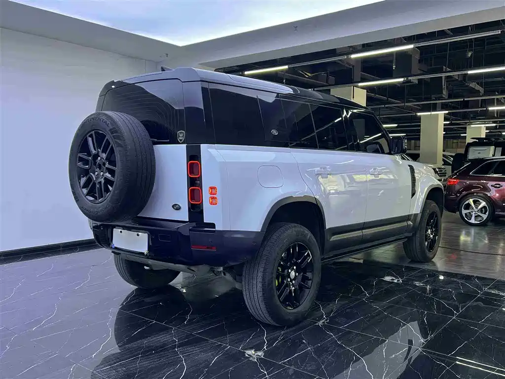 Land Rover Defender 2020 — фото 25
