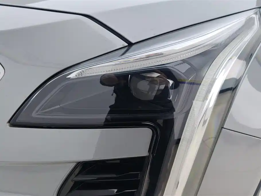 Cadillac XT4 2023 — фото 5