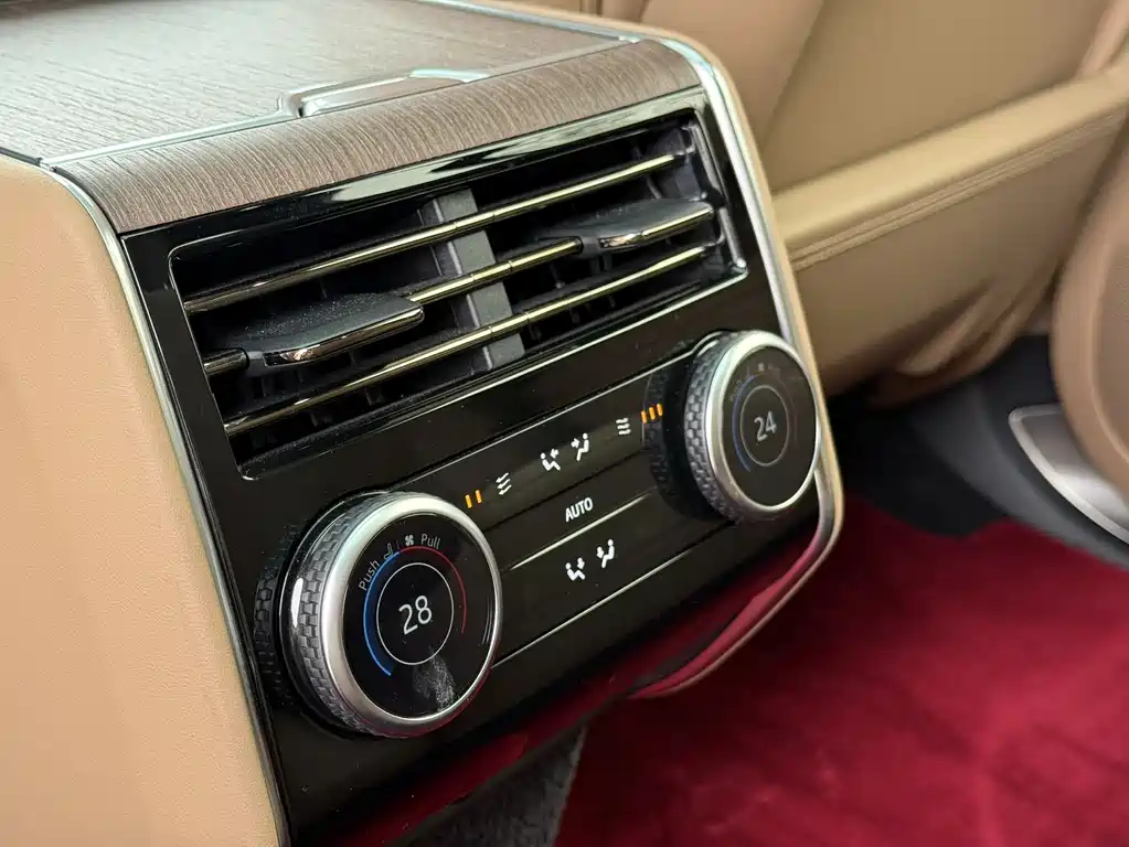 Land Rover Range Rover 2024 — фото 18
