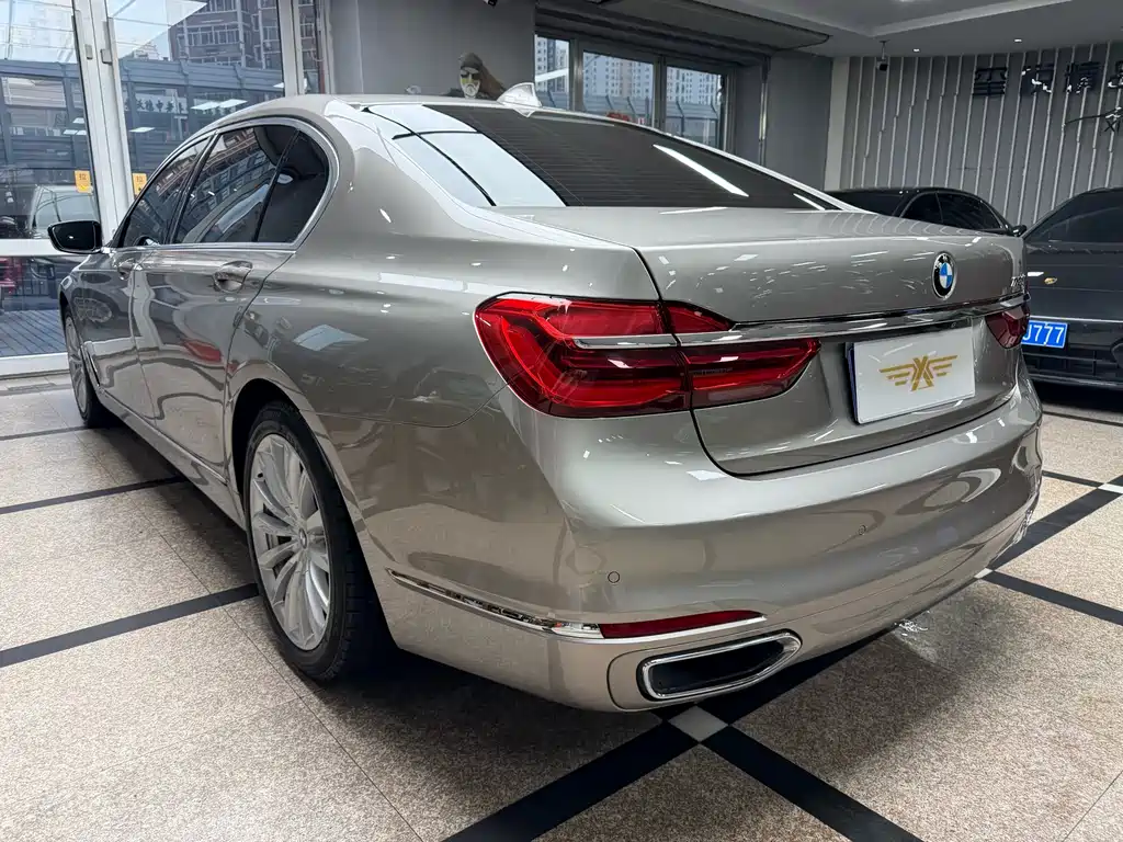 BMW 7 Series 2017 — фото 7