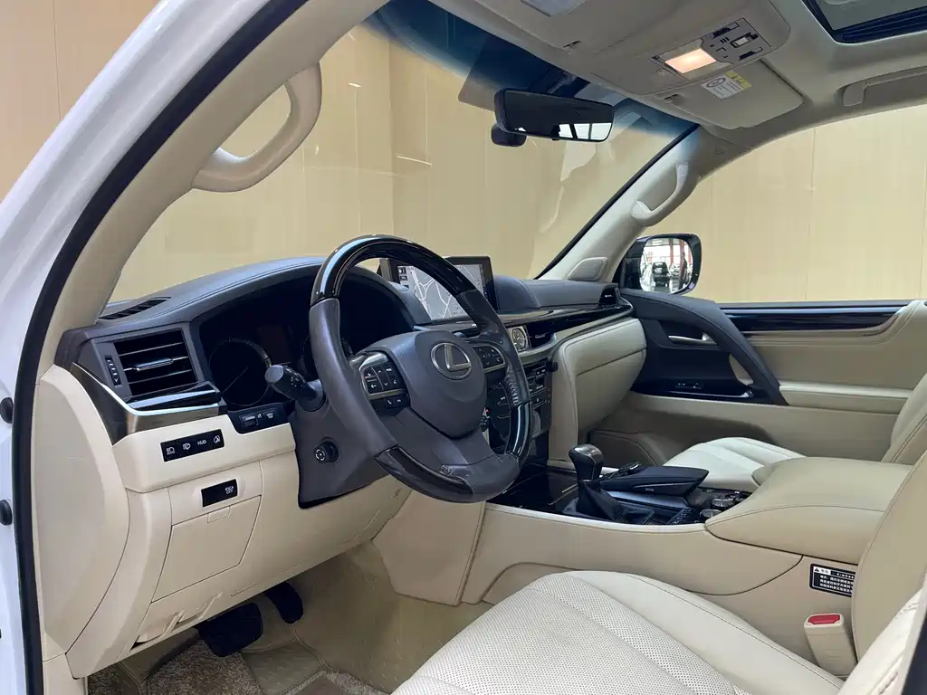Lexus LX 2017 — фото 10