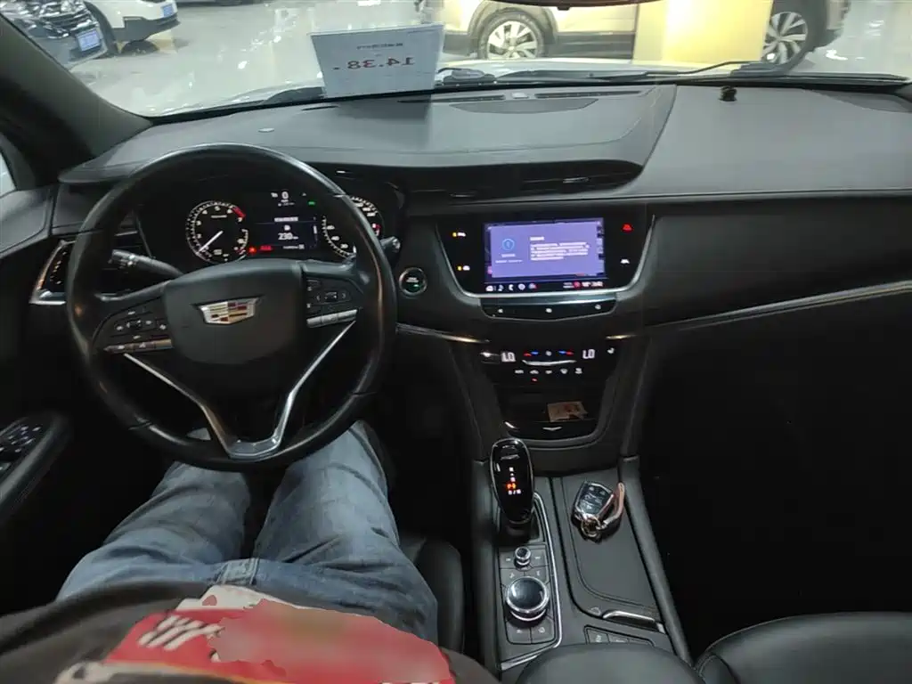 Cadillac XT6 2020 — фото 10