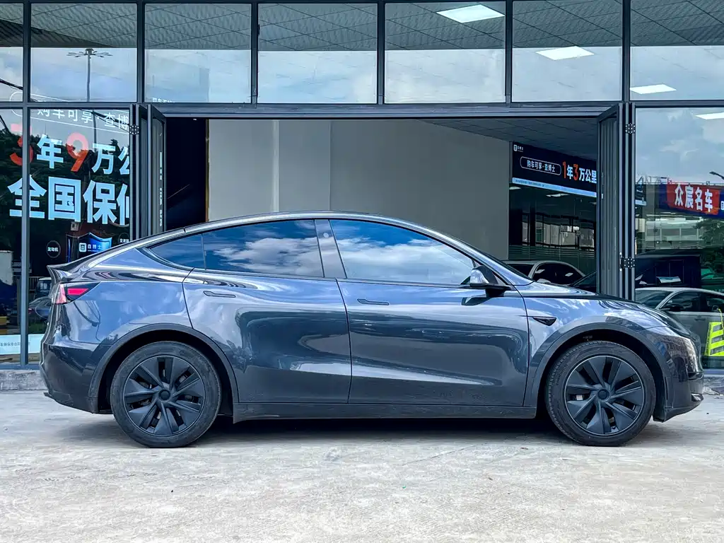 Tesla Model Y 2024 — фото 4
