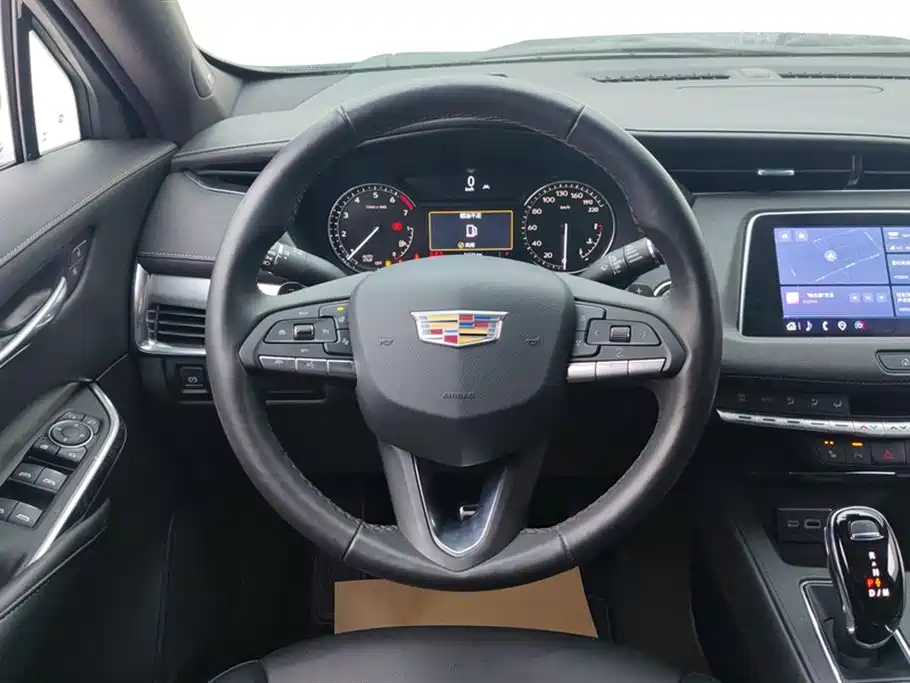 Cadillac XT4 2023 — фото 15