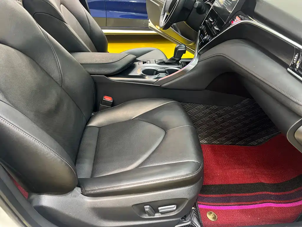 Toyota Camry 2023 — фото 13