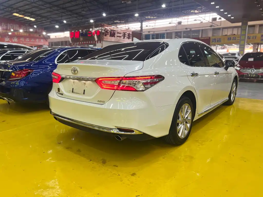 Toyota Camry 2023 — фото 6