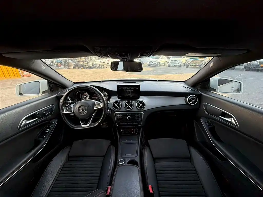 Mercedes-Benz CLA 2015