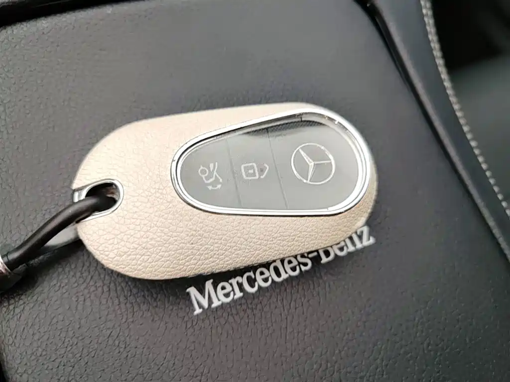 Mercedes-Benz C-Class 2023 — фото 9