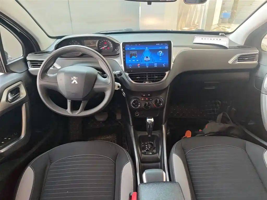 Peugeot 2008 2014 — фото 10