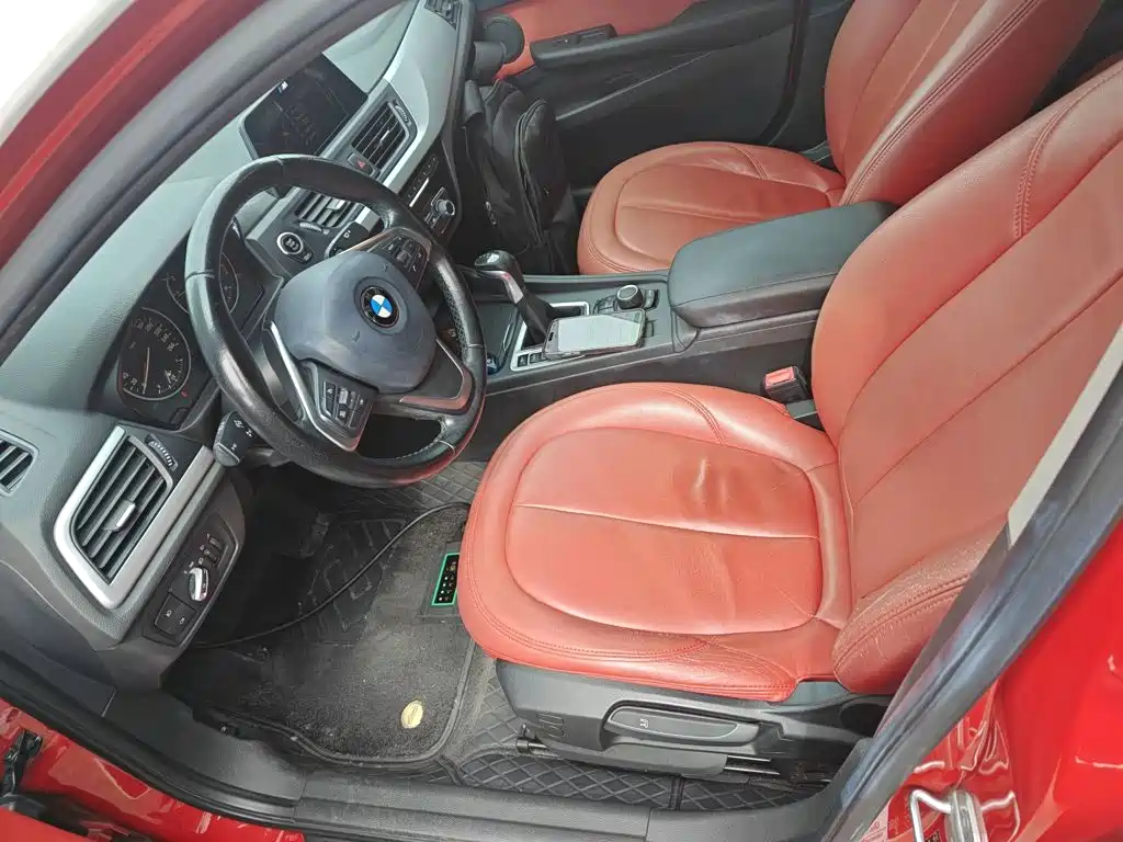 BMW 1 Series 2017 — фото 11