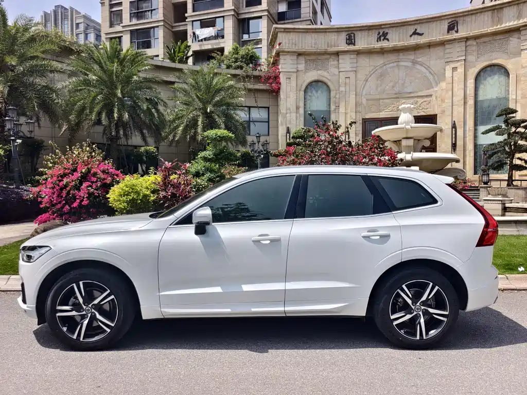 Volvo XC60 2019 — фото 4