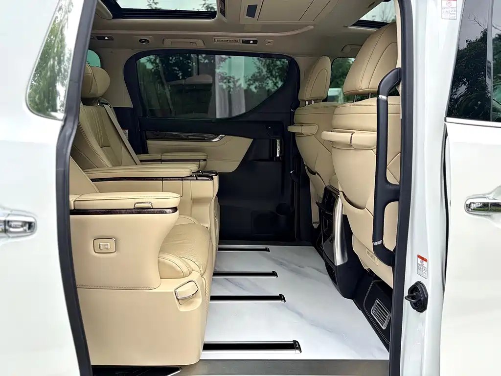Toyota Alphard 2021 — фото 21