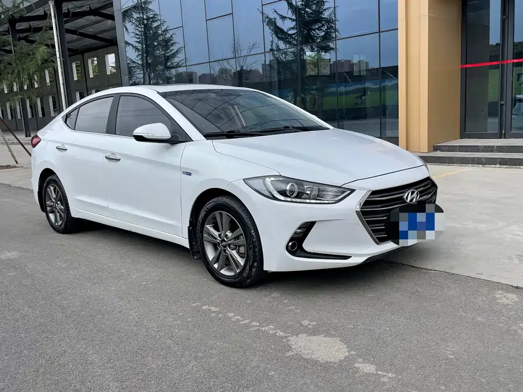 Hyundai Elantra 2017 — фото 3
