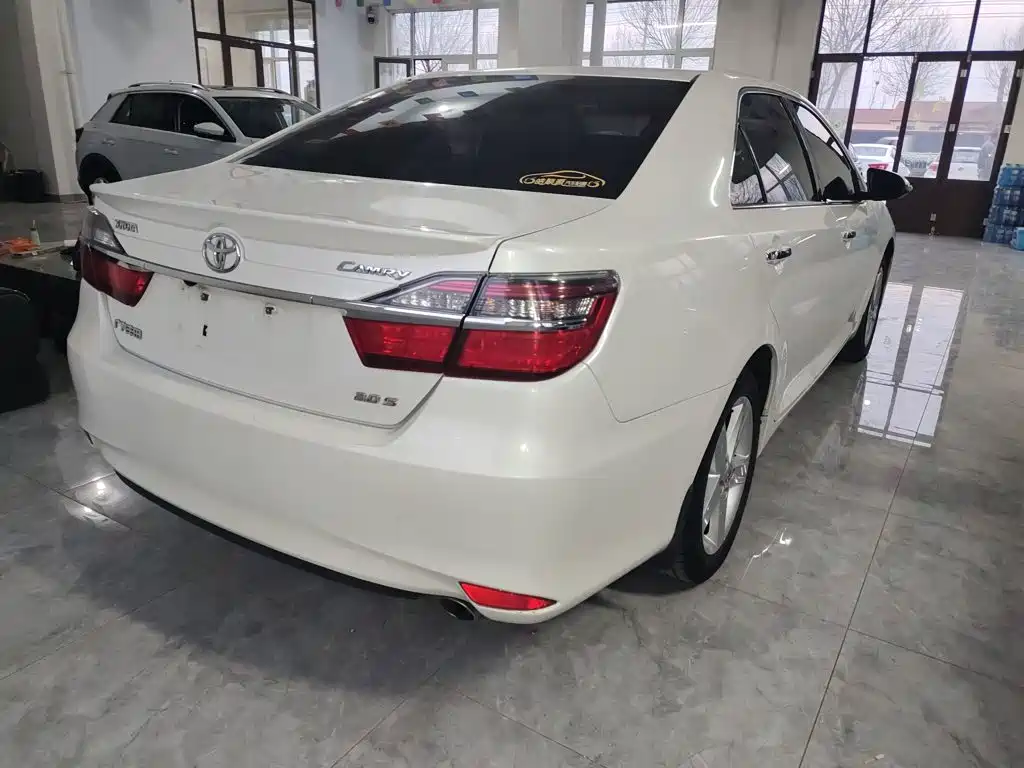Toyota Camry 2015 — фото 7