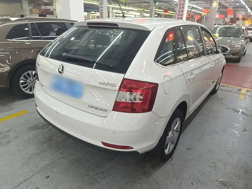 Skoda Rapid Spaceback 2017 — фото 7
