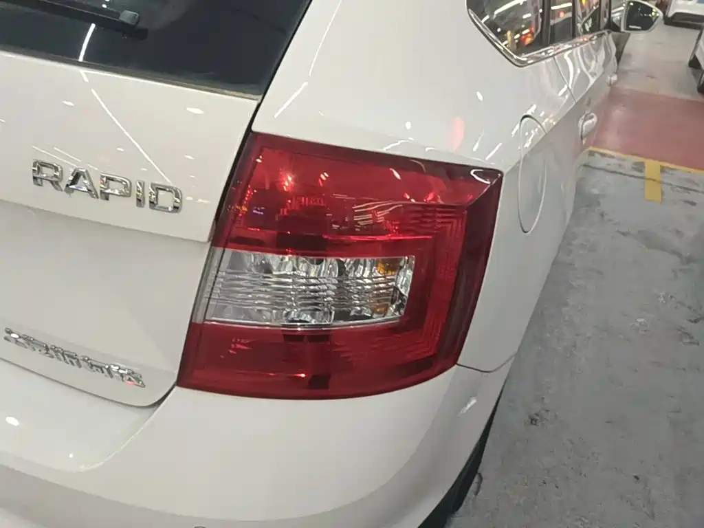 Skoda Rapid Spaceback 2017 — фото 8