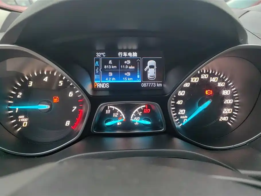 Ford Kuga 2015 — фото 14