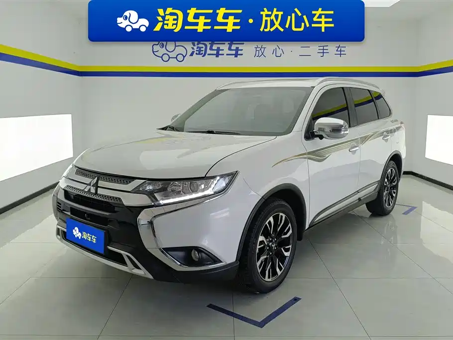 Mitsubishi Outlander 2020 — фото 1