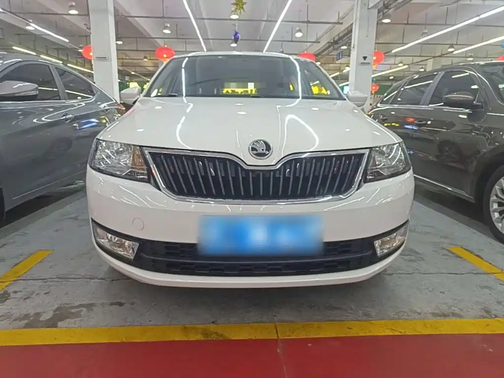 Skoda Rapid Spaceback 2017 — фото 3