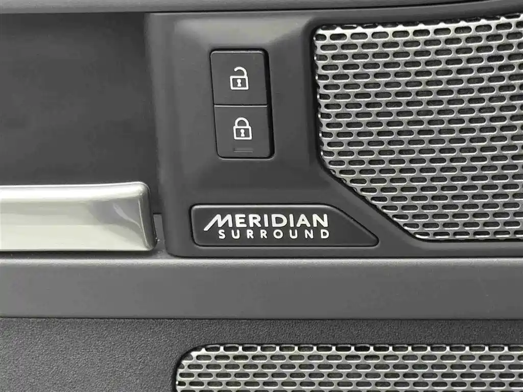 Land Rover Defender 2024 — фото 18