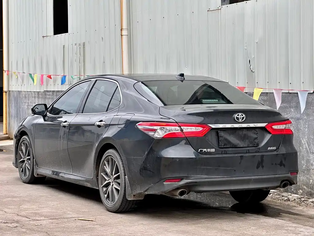 Toyota Camry 2022 — фото 3