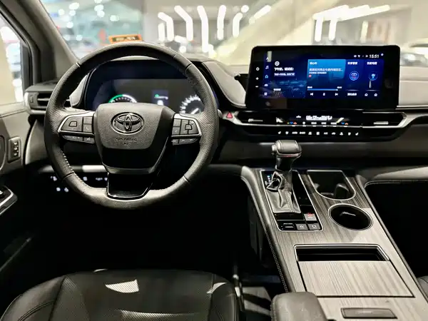 Toyota Granvia 2023