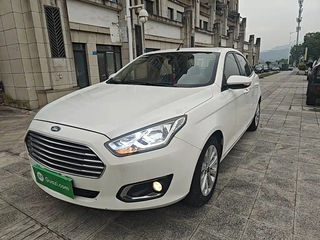Ford Escort 2015 — фото 1