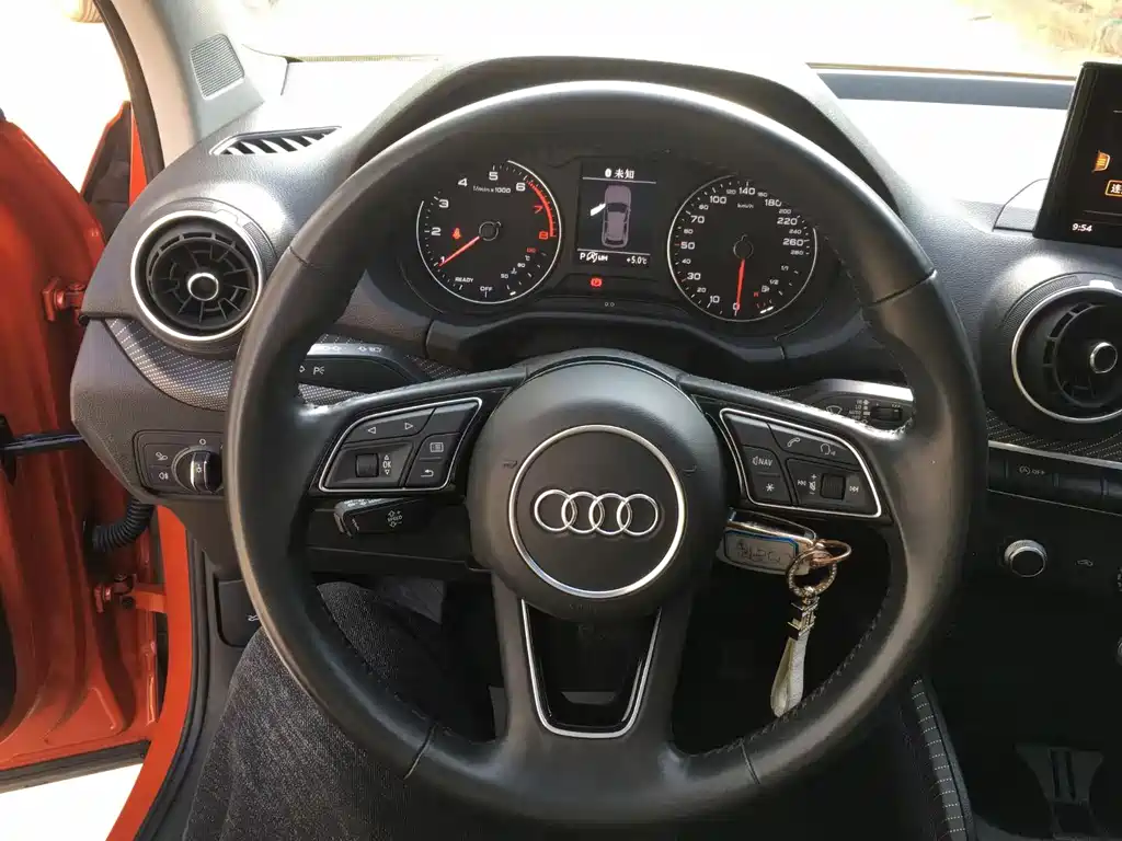 Audi Q2L 2019