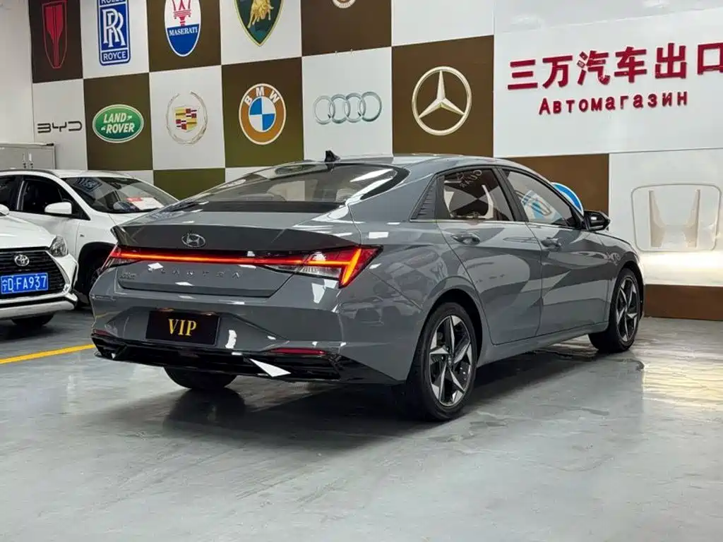 Hyundai Elantra 2022