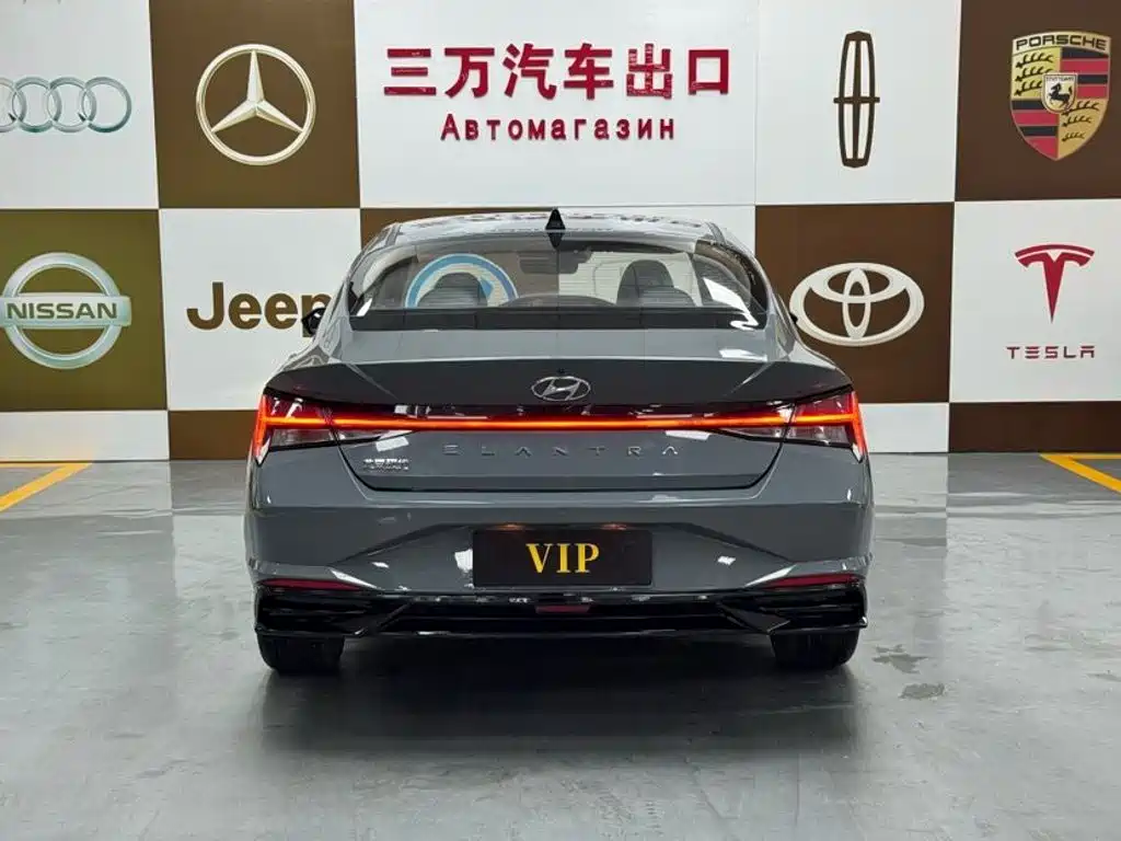 Hyundai Elantra 2022