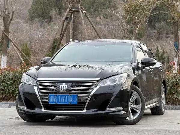 Toyota Crown 2015