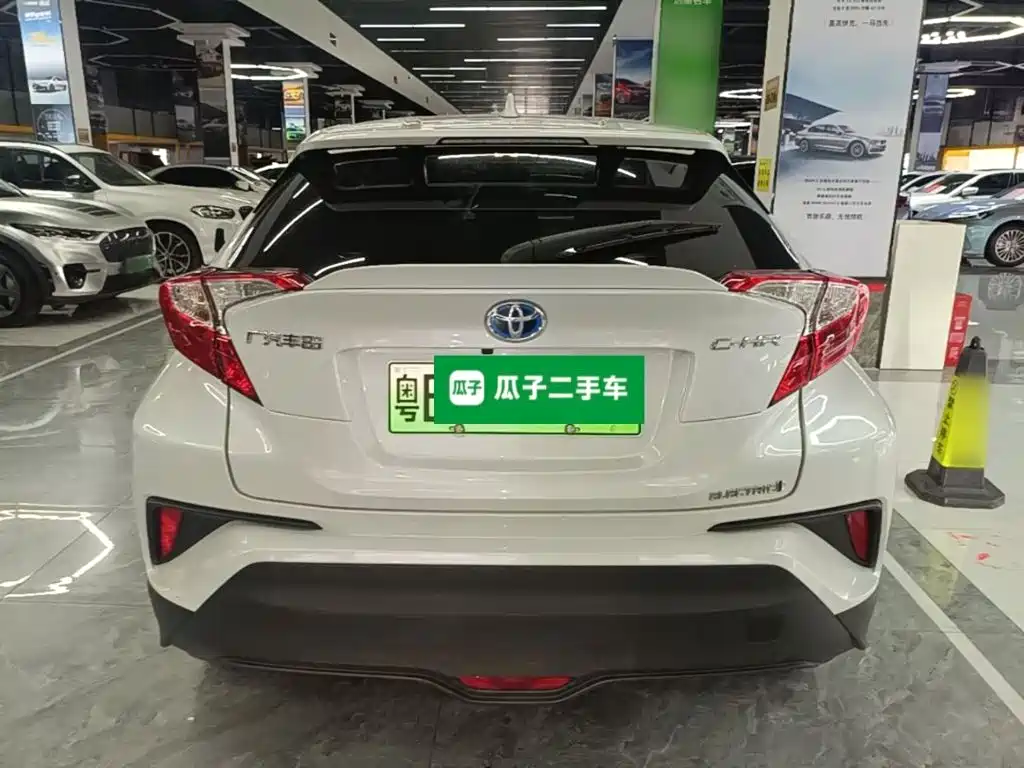 Toyota C-HR EV 2022 — фото 6