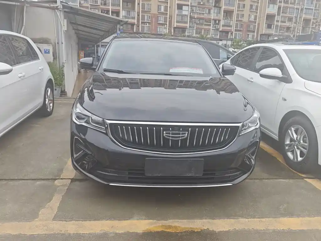 Geely Emgrand 2022