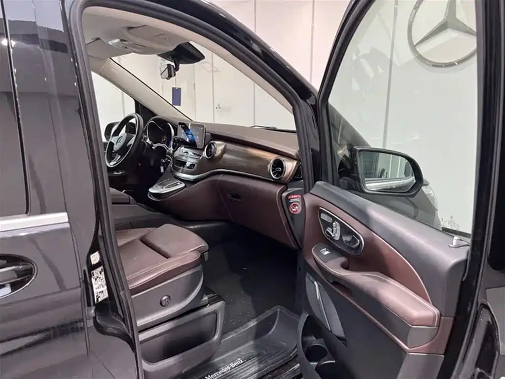 Mercedes-Benz V-Class 2025 — фото 10