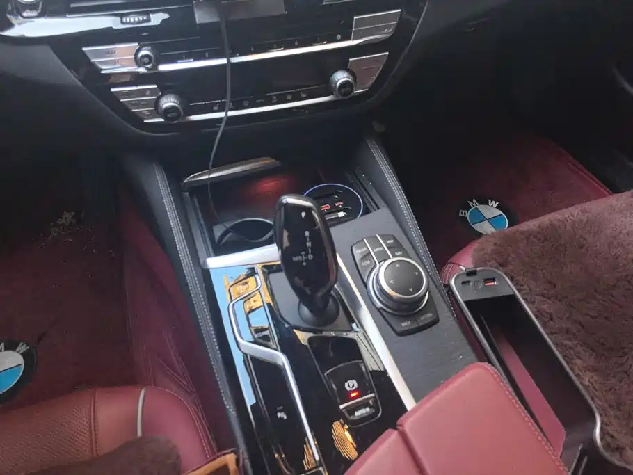BMW 5 Series 2022 — фото 16