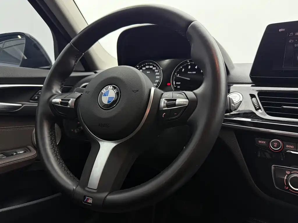 BMW 1 Series 2022 — фото 12