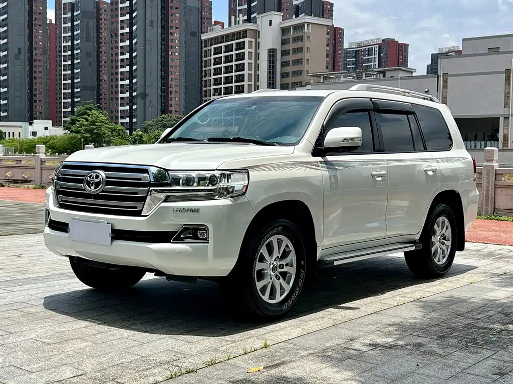 Toyota Land Cruiser 2018 — фото 1
