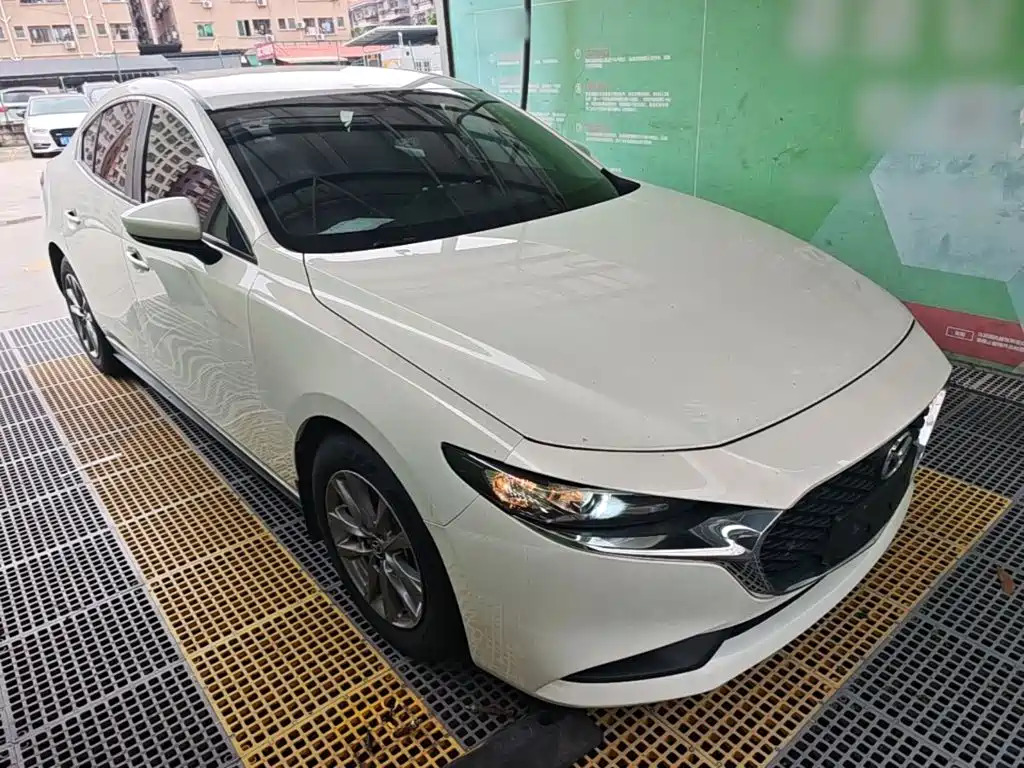 Mazda 3 Axela 2021 — фото 4
