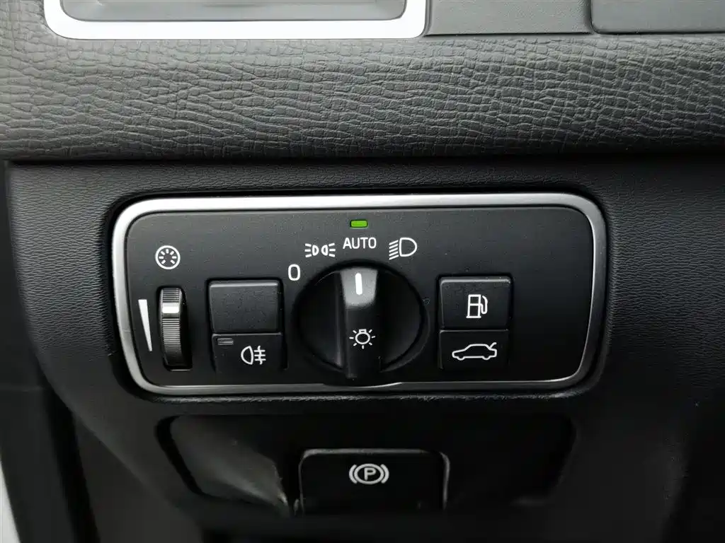 Volvo XC60 2016 — фото 21