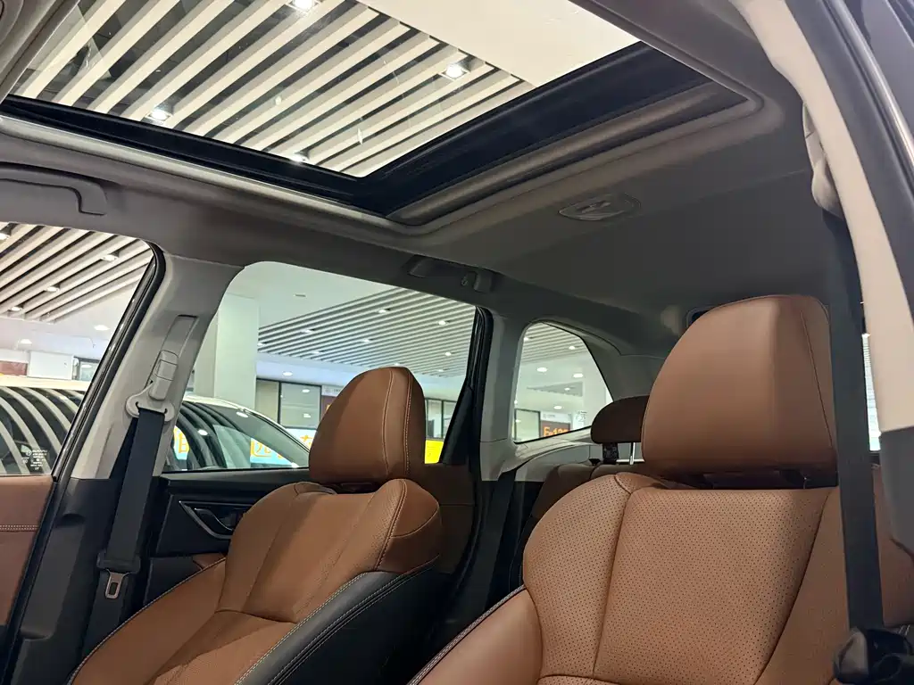 Subaru Forester 2023 — фото 8