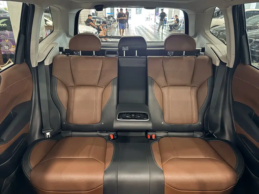Subaru Forester 2023 — фото 18