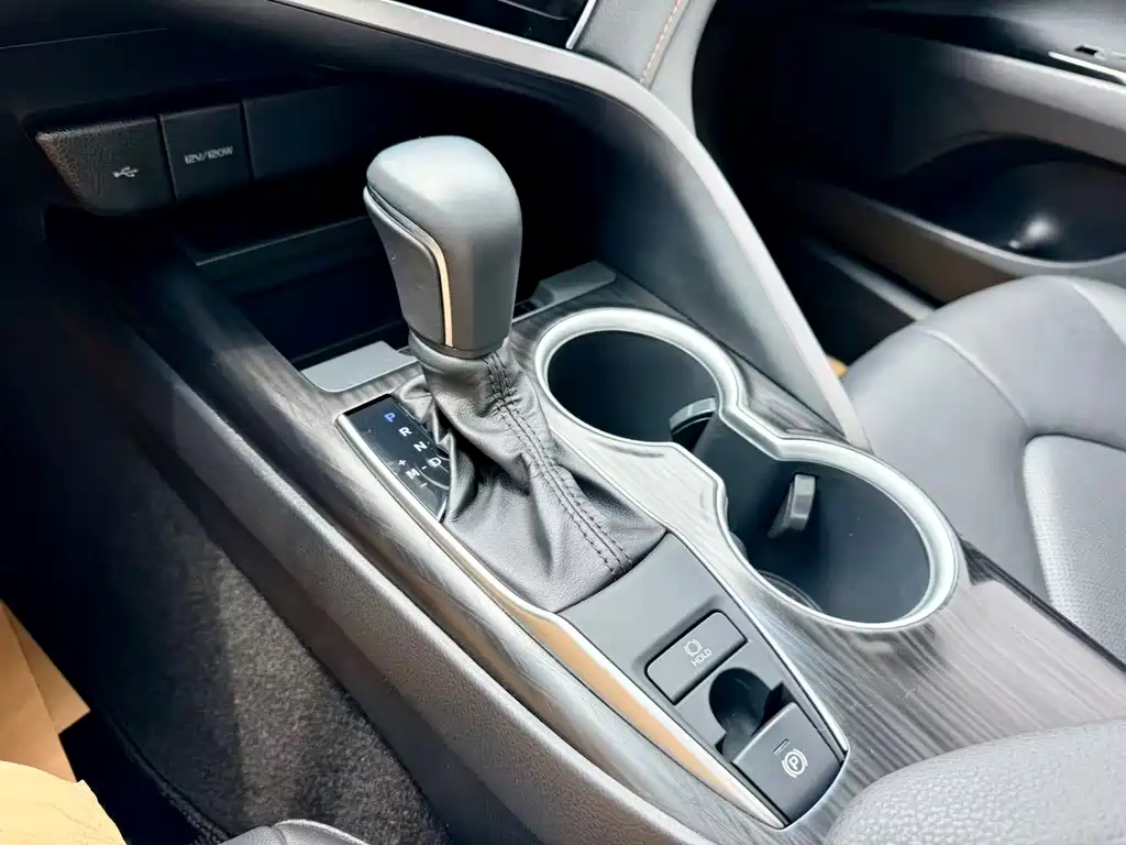 Toyota Camry 2023 — фото 18